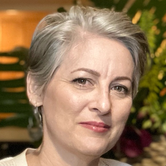 Meet your Posher, Becky - Picture 1 of 4